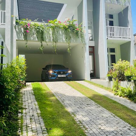 Oesis - Stylish Villa Steps From Historic Galle Fort Buitenkant foto