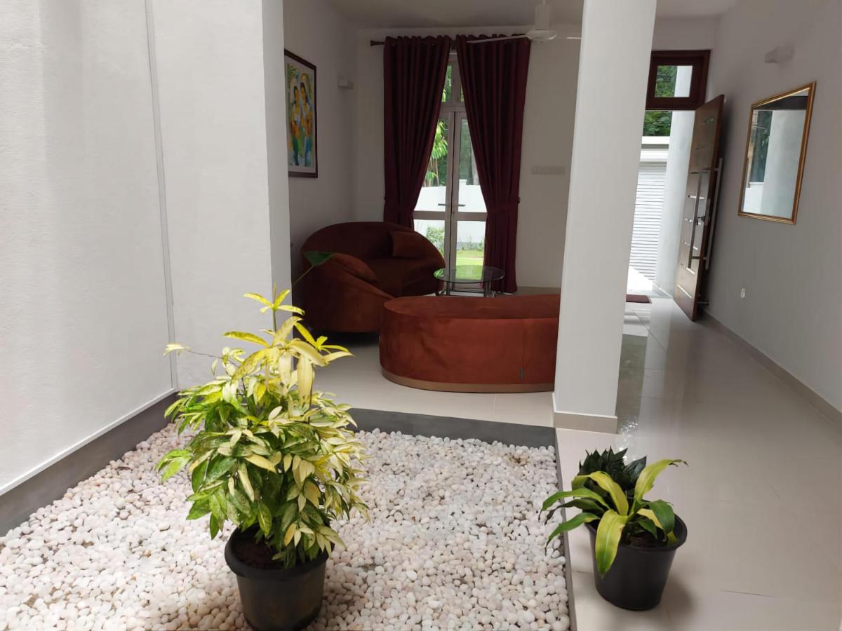 Oesis - Stylish Villa Steps From Historic Galle Fort Buitenkant foto