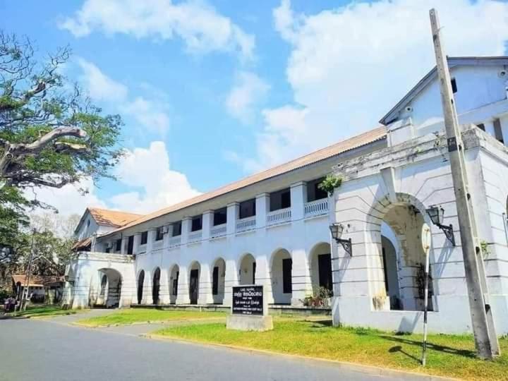 Oesis - Stylish Villa Steps From Historic Galle Fort Buitenkant foto
